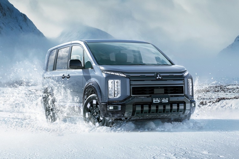 Внедорожный минивэн Mitsubishi Delica: очередной рестайлинг вместо нового поколения