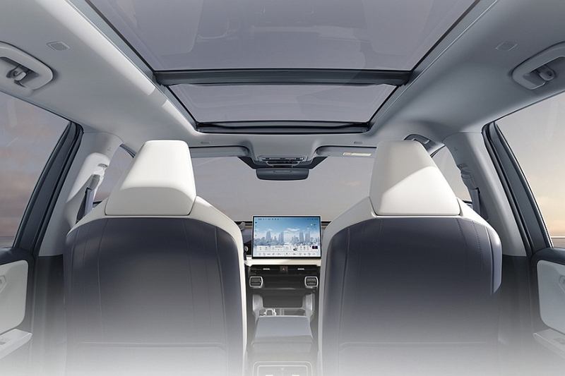 Ещё один новый Toyota RAV4: более крупный планшет и чисто бензиновая версия