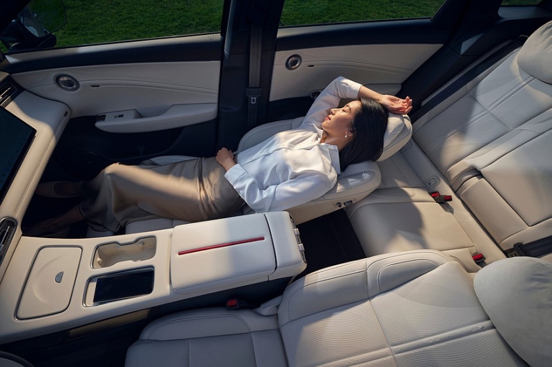 Кроссовер-рекордсмен Hongqi HS6 выходит на рынок