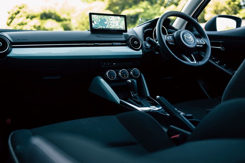 Маленький хэтчбек Mazda2 получил обновки вопреки слухам об отставке