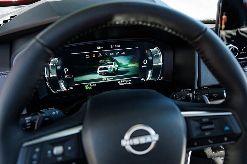 Не заморачивались: представлен Nissan Rogue PHEV, он же чуть переделанный Mitsubishi Outlander