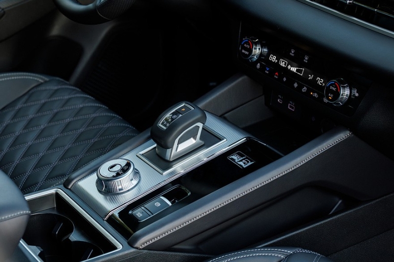 Не заморачивались: представлен Nissan Rogue PHEV, он же чуть переделанный Mitsubishi Outlander