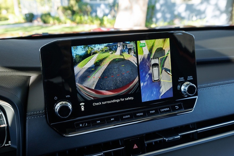 Не заморачивались: представлен Nissan Rogue PHEV, он же чуть переделанный Mitsubishi Outlander