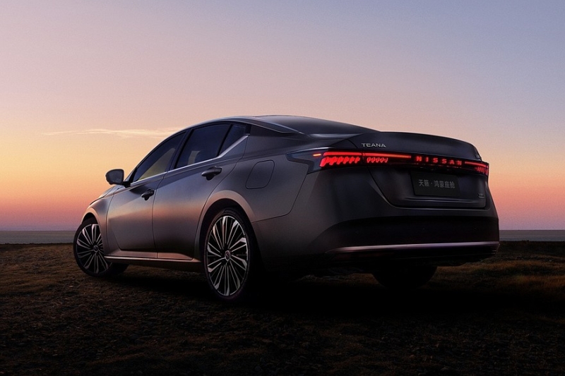 Nissan Teana выходит на рынок: новый дизайн и старые моторы