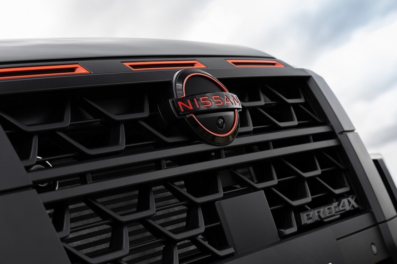 Новый пикап Nissan Navara на базе Mitsubishi L200: топовый дизель и только полный привод