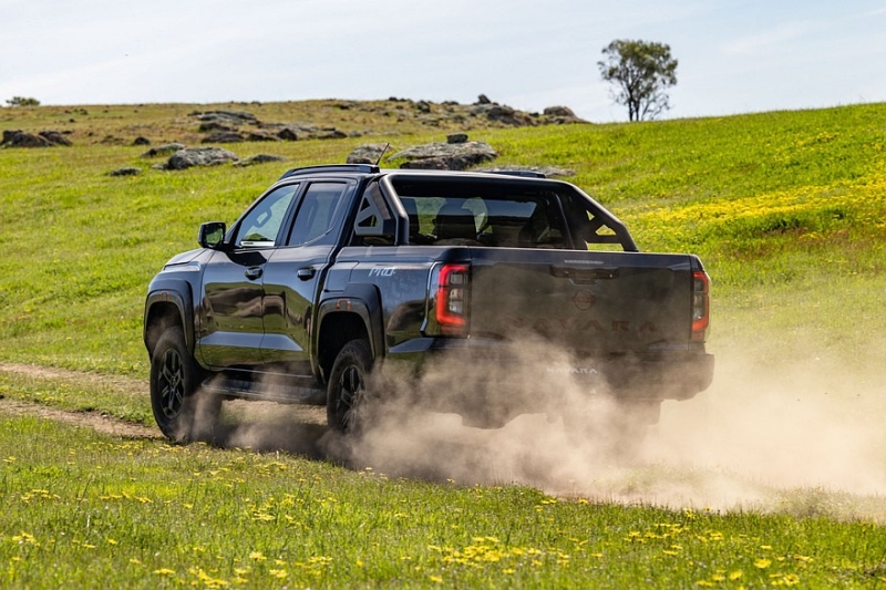 Новый пикап Nissan Navara на базе Mitsubishi L200: топовый дизель и только полный привод