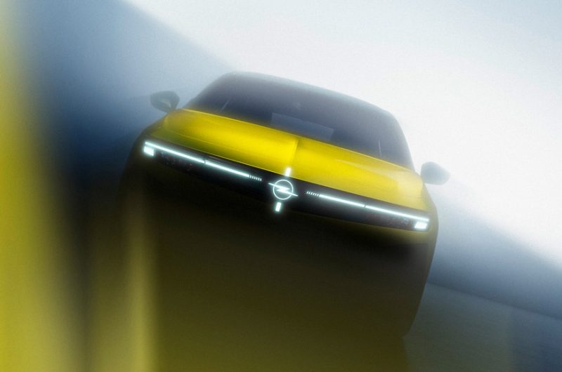 Растерявшую покупателей Opel Astra подвергли рестайлингу: первые официальные изображения