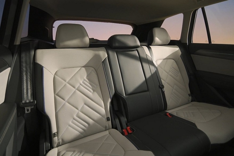 Рестайлинг принёс большому кроссоверу Volkswagen Tavendor новый салон