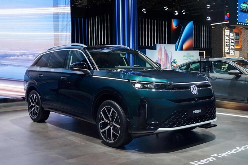 Рестайлинг принёс большому кроссоверу Volkswagen Tavendor новый салон