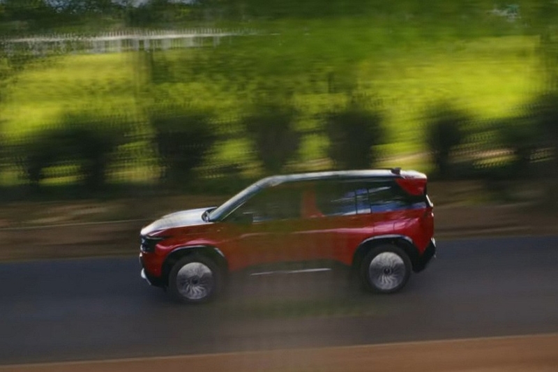 Серийный кроссовер Tata Sierra: трёхэкранное табло и несколько вариантов начинки