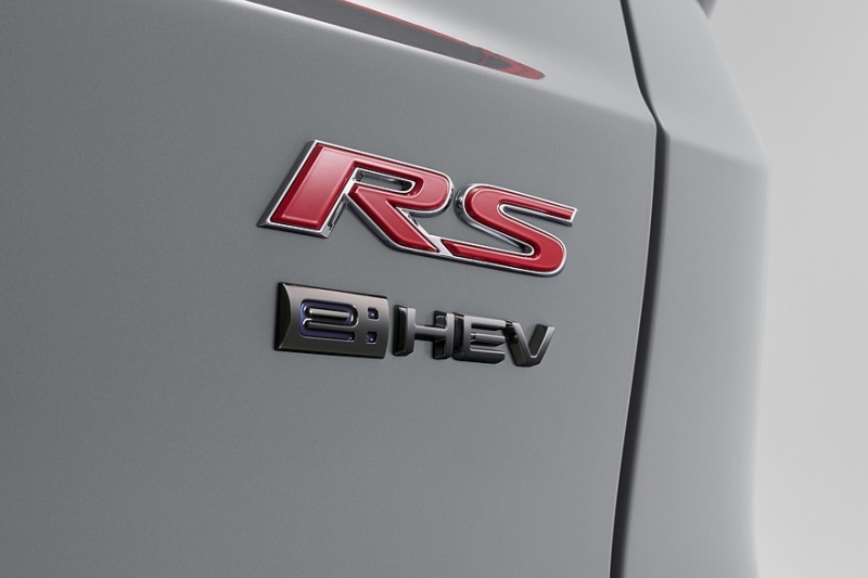 Honda CR-V готовится выйти на домашний рынок и подбирает аксессуары по торжественному случаю