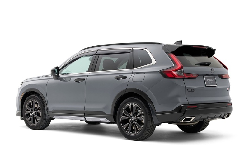Honda CR-V готовится выйти на домашний рынок и подбирает аксессуары по торжественному случаю