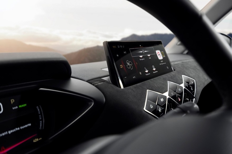 Теряющие покупателей DS 3, DS №4 и DS 7 обзавелись спецверсией Performance Line, цены известны