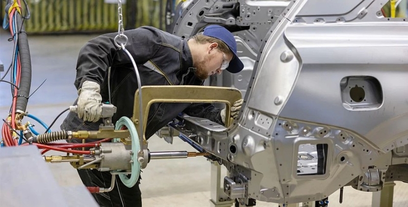 Производство моделей Evolute в РФ: теперь со сваркой и окраской кузовов