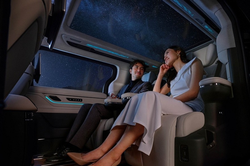 Роскошный минивэн Geely Galaxy V900 показался на первых официальных кадрах