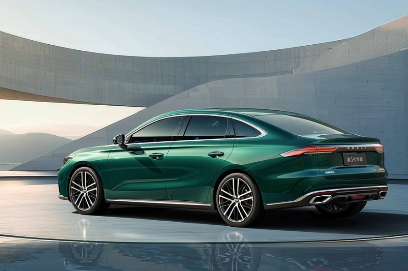 Седан Geely Emgrand нового поколения предложен с двумя моторами на выбор